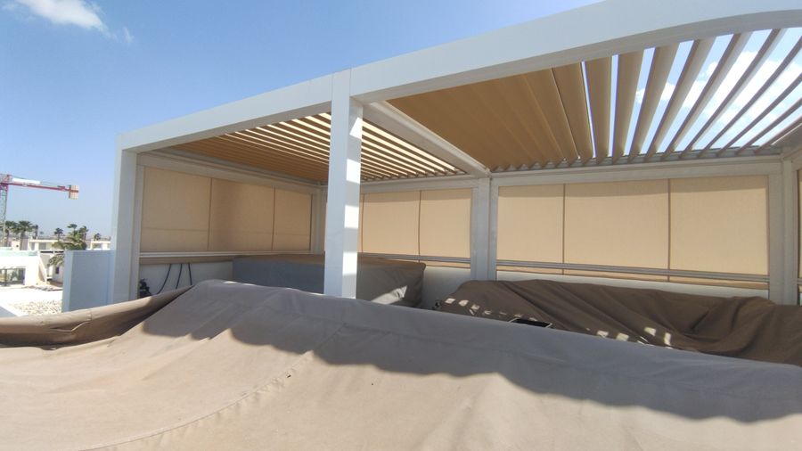 Pergola bioclimática ático vistas al mar